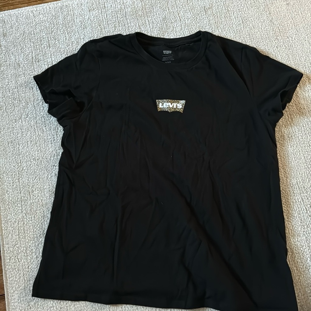 Small Logo Levi’s Tshirt